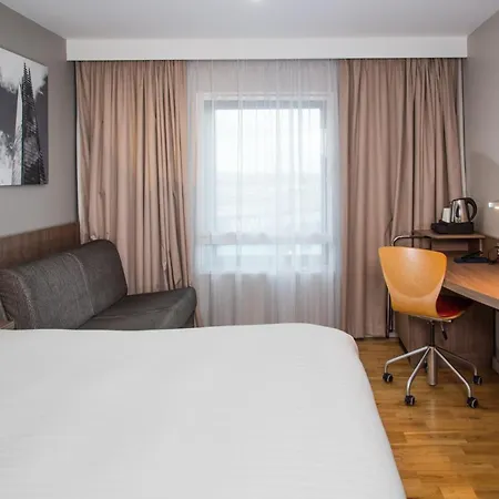 Holiday Inn London West By Ihg Exterior photo